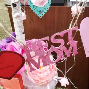 AIERSA 20Pcs Best MOM Unfinished Wood Crafts, Mothers Day Crafts for Kids Painting, Wood Cutouts to Paint, Wooden Letters Ornaments for Mother's Day Gifts,Mom's Birthday Party Classroom DIY Tags